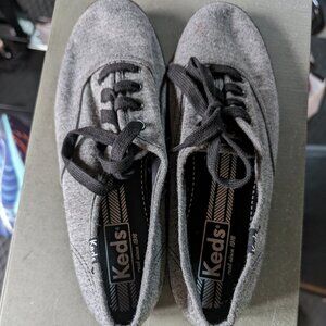 NEW Keds sneaker in size 7